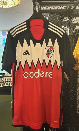 La polémica nueva camiseta de River