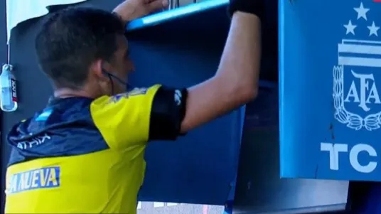 Andrés Merlos árbitro Var cabina River Riestra