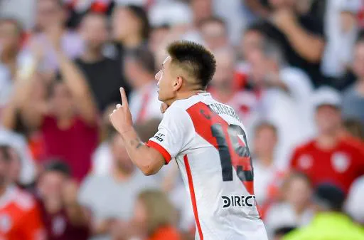 Claudio Echeverri festejo gol River Monumental