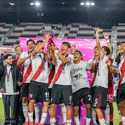 River campeón Messi Cup.jpg
