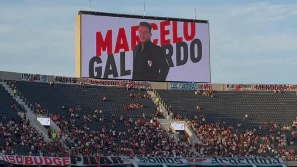 recibimiento hinchas Monumental River  (Foto. RMG)