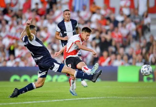 Claudio Echeverri River Gimnasia La Plata Estadio Monumental (Foto: Getty Images)