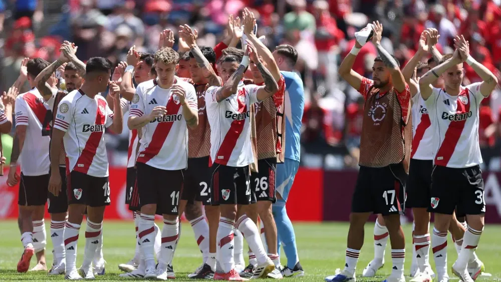Equipo formación River saludo Mundial Clubes
