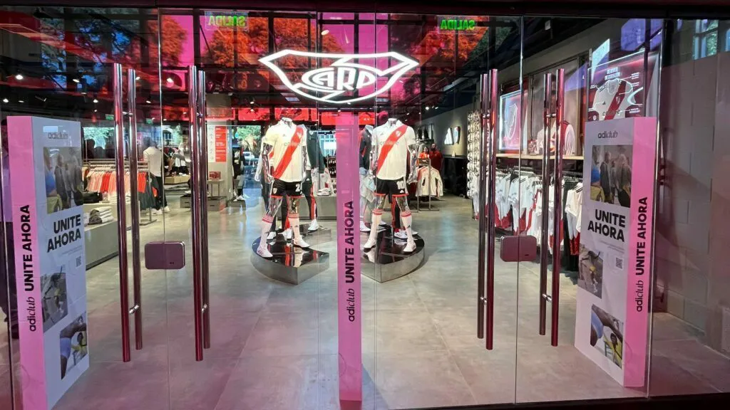 Reabrió el local Adidas del Museo River