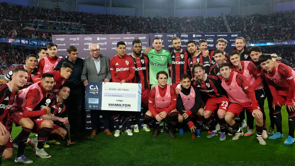 Equipo River cheque Copa Argentina
