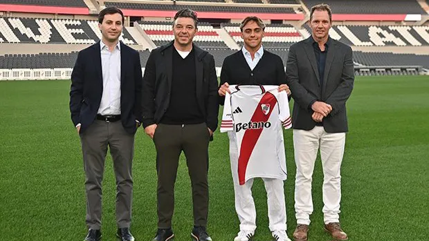 Alexander Woiski camiseta River Gallardo Brito