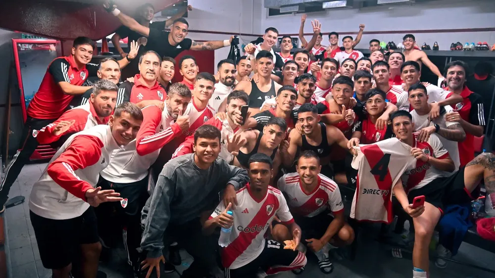 Festejo equipo Reserva River 4 Boca
