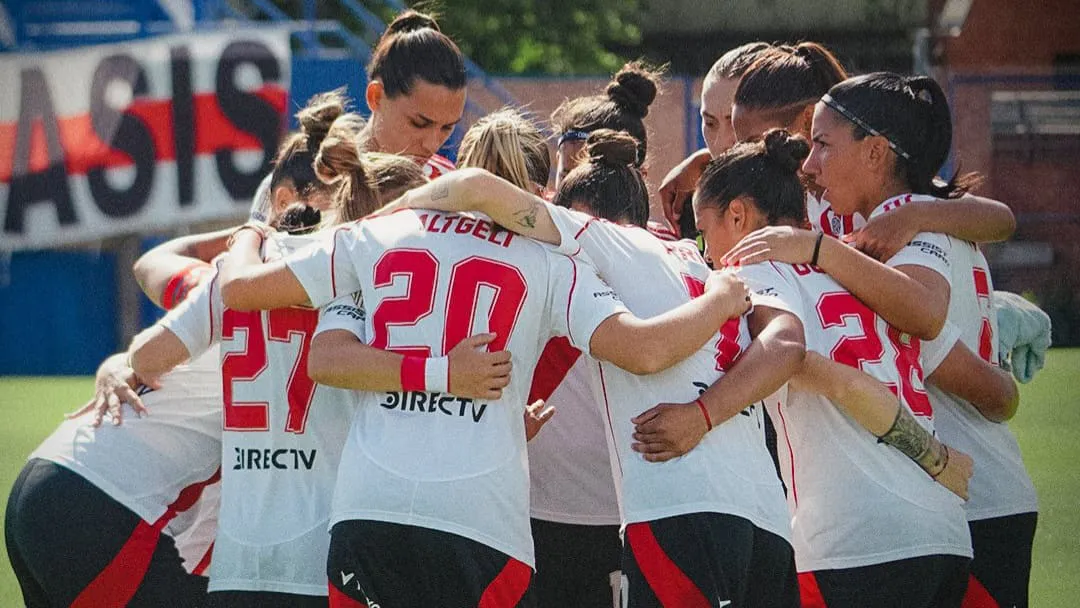 Equipo Femenino River Plate abrazo (Foto: River Plate)