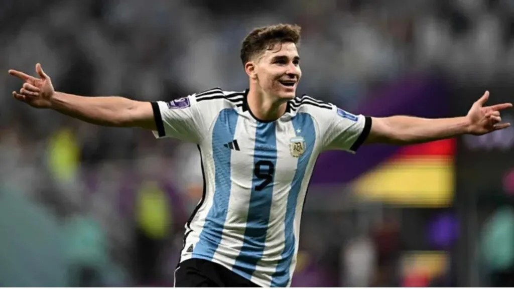 Tévez: "Julián Álvarez se llevó el mundial por delante"