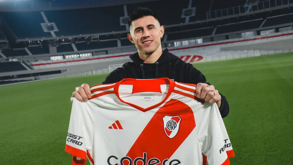 Bareiro camiseta River presentación (Foto: River Plate)