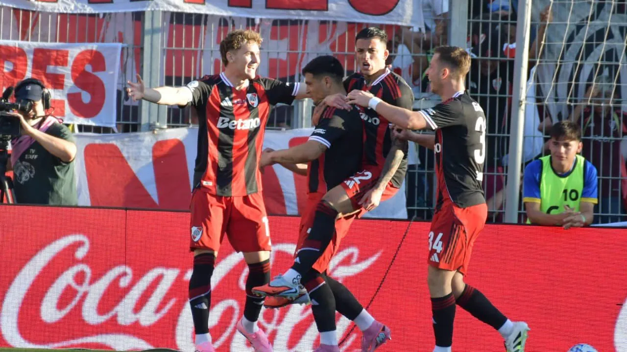 Festejo gol Maxi Salas equipo River