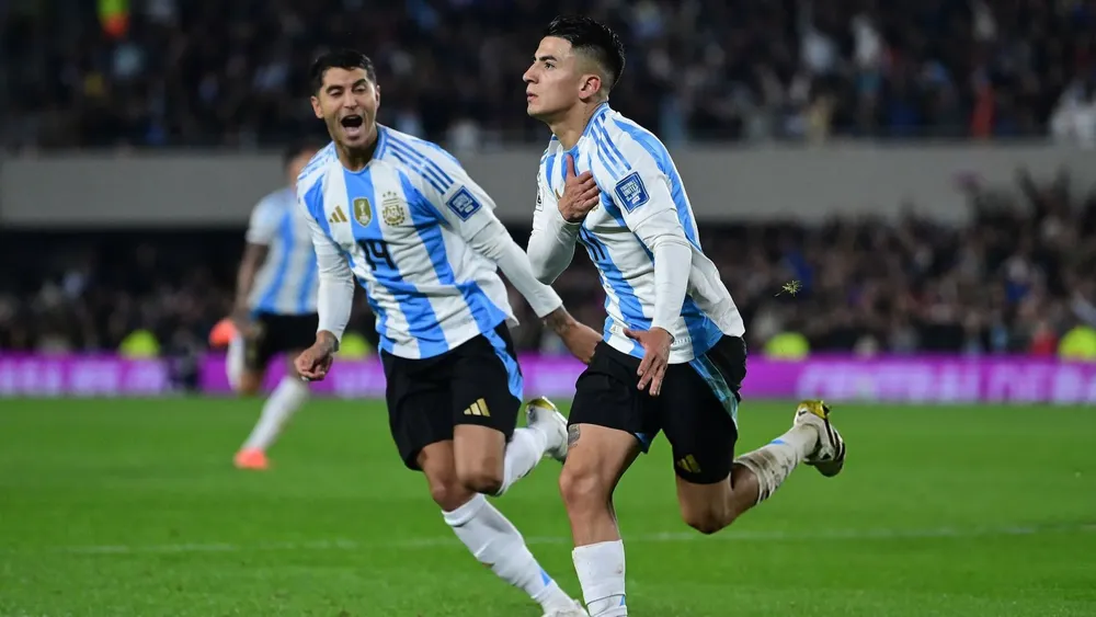Thiago Almada festejo gol Selección Argentina Monumental