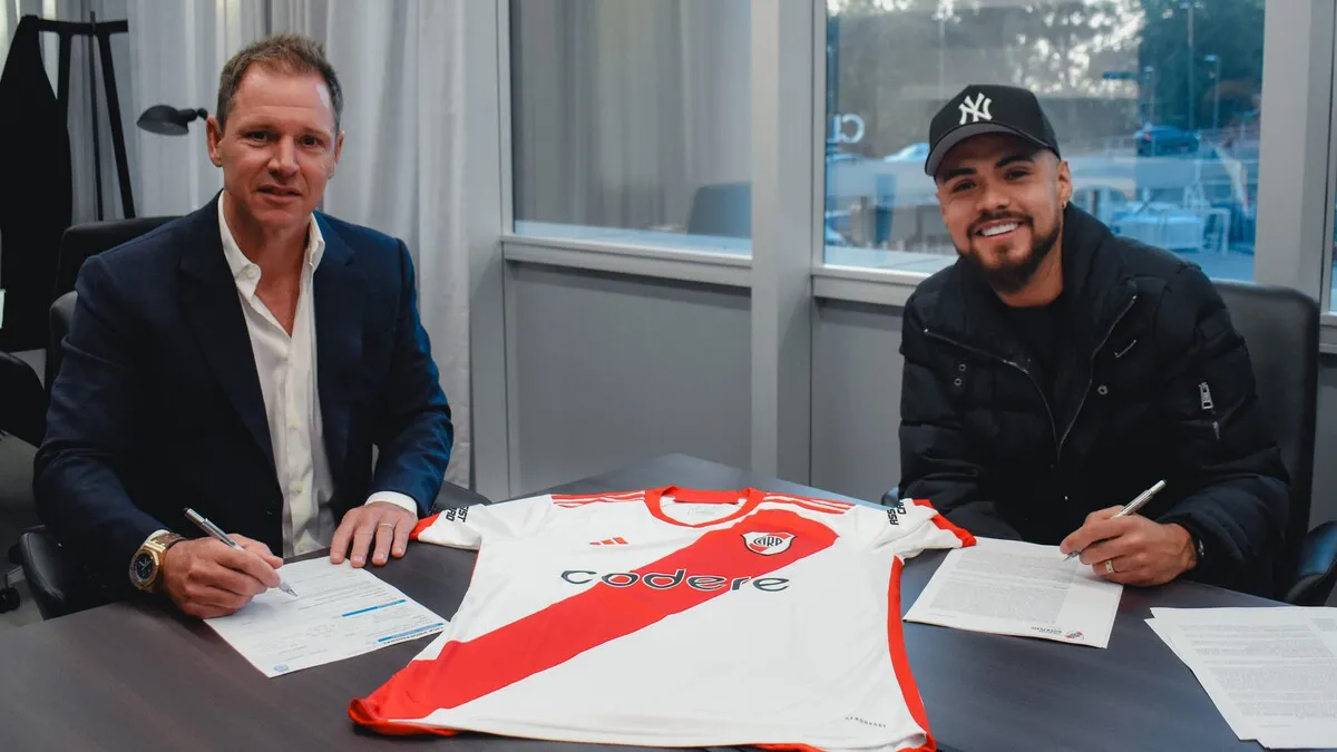 Paulo Díaz firmó renovación contrato Jorge Brito 2024 (1)