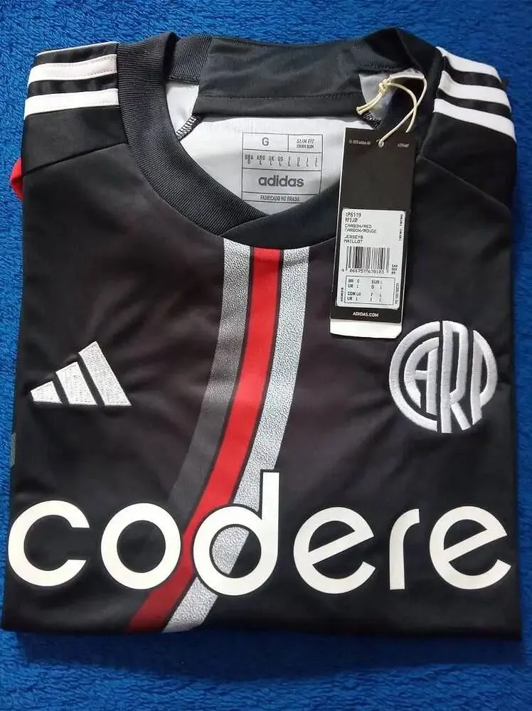 Posible camiseta alternativa River Plate negra alternativa