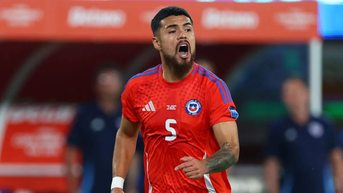 Paulo Díaz con Chile