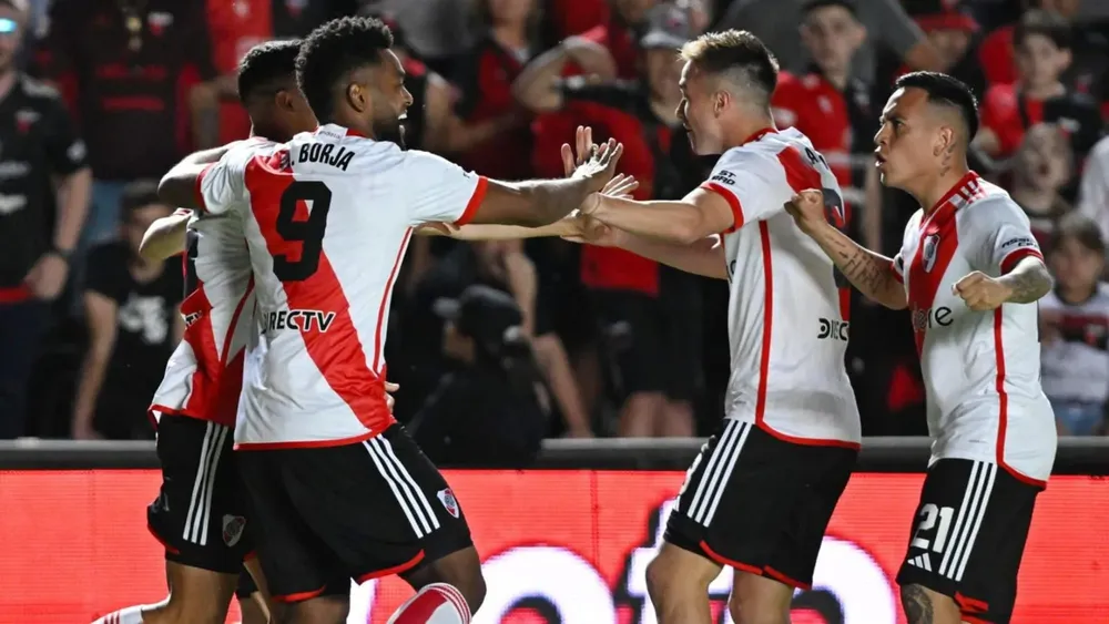 Equipo River festejo gol Colón Santa Fe