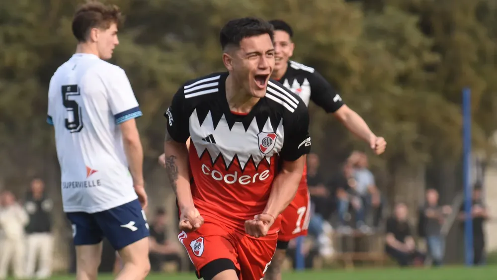 Elián Giménez Reserva River gol Vélez 