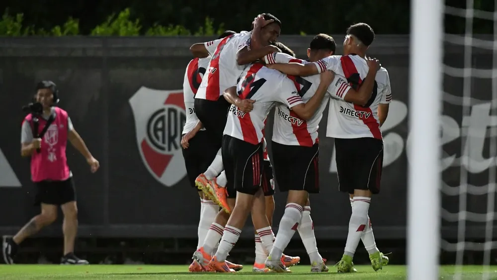 Equipo festejo gol Reserva River (Foto: River Plate)