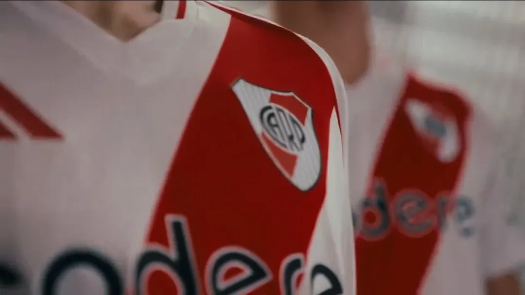 Presentación nueva camiseta River titular 2024/25 (Foto: River Plate)