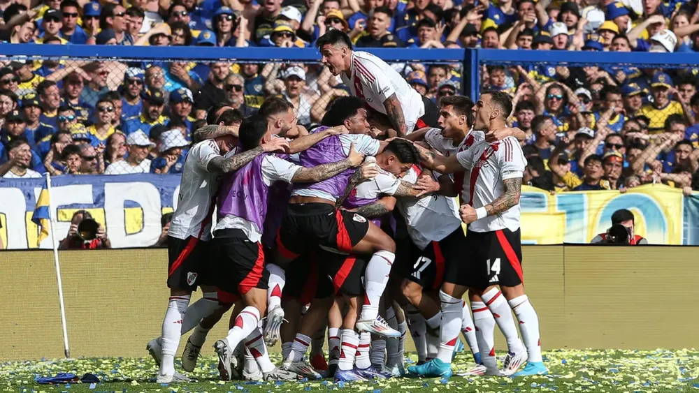 Equipo festejo gol River Bombonera Boca Superclásico