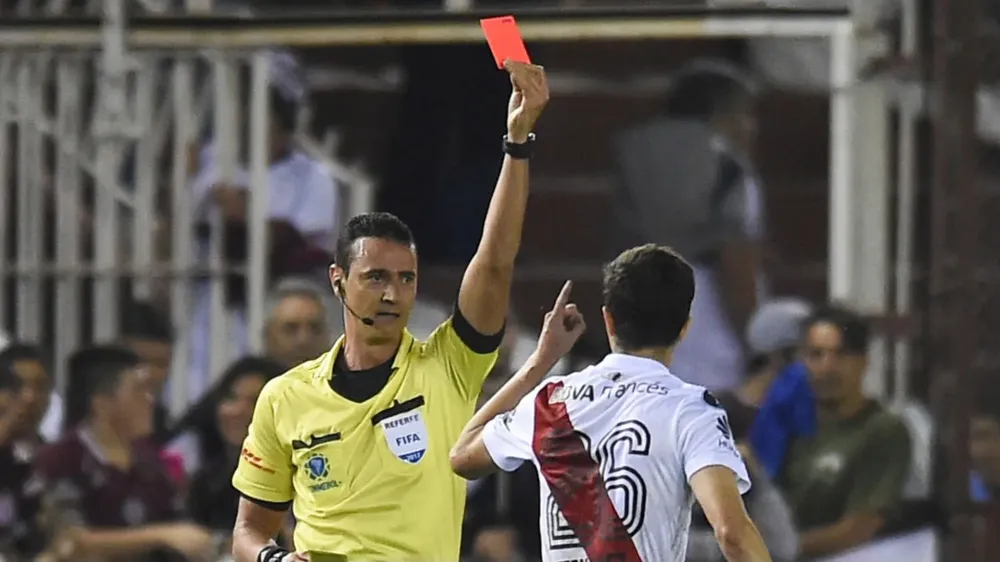 Roldán cuando dirigió River Lanús expulsó Nacho 2017 Libertadores