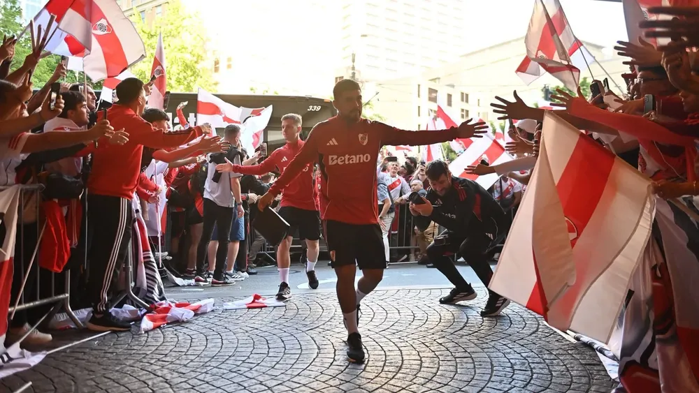 Paulo Díaz banderazo River hinchas Estados Unidos