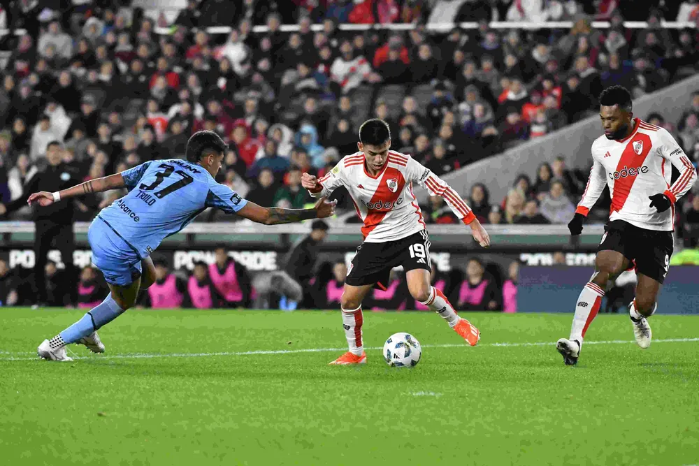 Diablito Echeverri figura del partido ante Belgrano