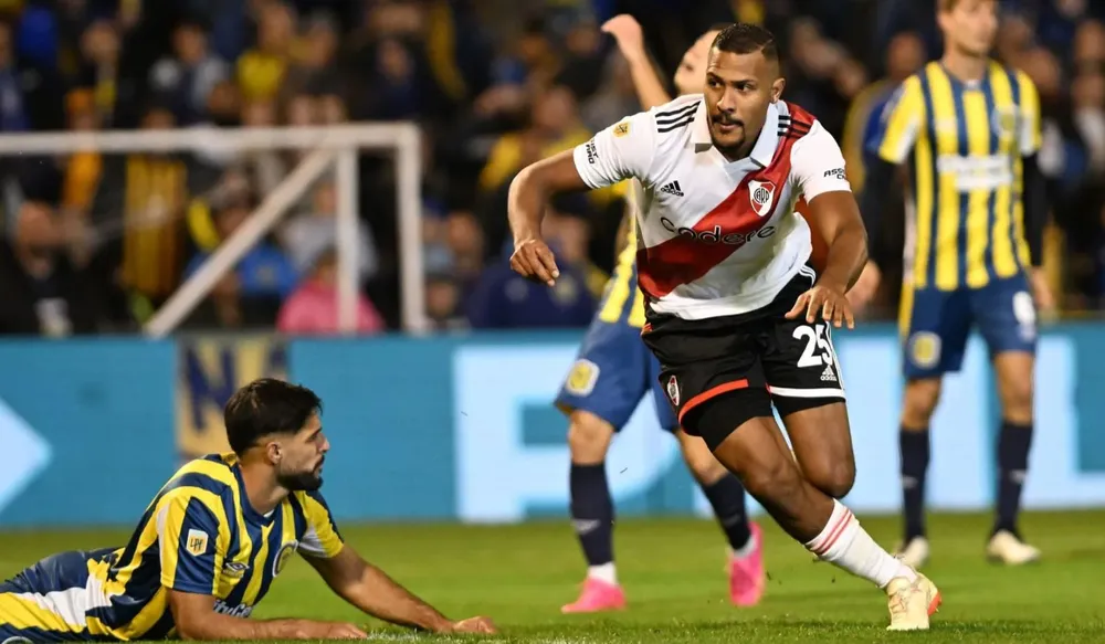 Salomón Rondón festejo gol River Rosario Central 2023 (Foto: Getty Images)