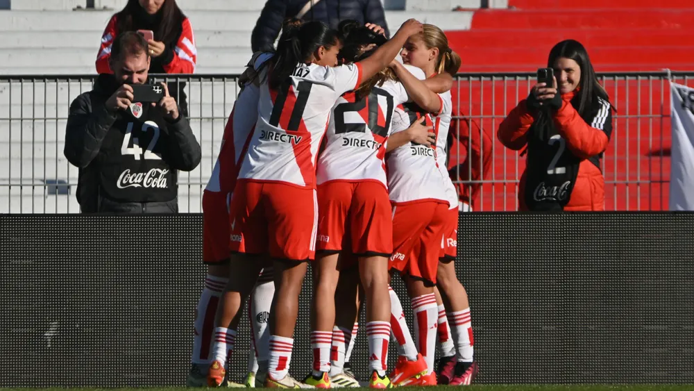 Abrazo gol festejo equipo Femenino River (Foto: River Plate)