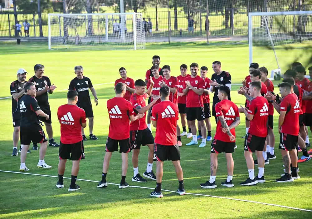 Marcelo Gallardo con el plantel
