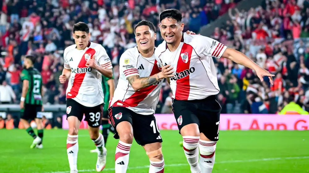 Maxi Salas Juanfer Quintero River festejo gol (Foto: Getty Images)