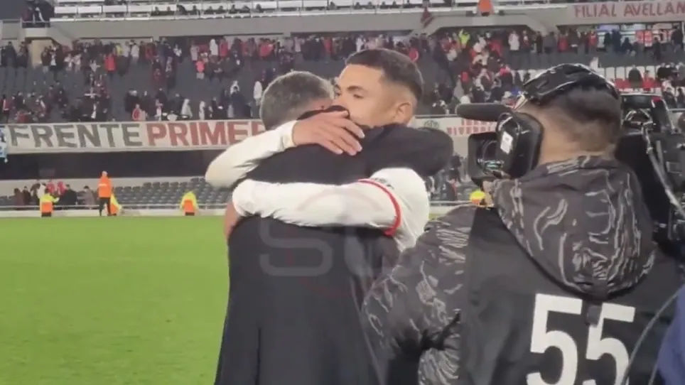 Abrazo Paulo Díaz Martín Demichelis sentido mensaje (Foto: Captura ESPN)