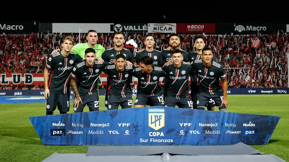 Formación River Instituto 2024 Copa Liga (Foto: Liga AFA)