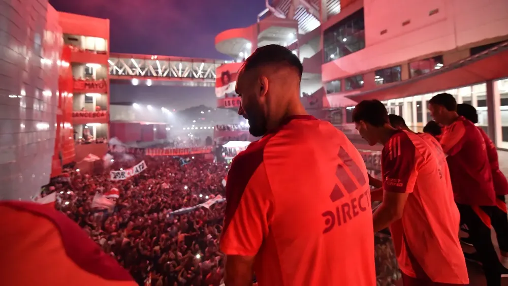 Jugadores hinchas River banderazo Monumental