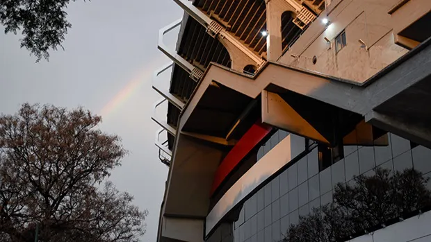 Fachada estadio Monumental tribuna Belgrano River bandera