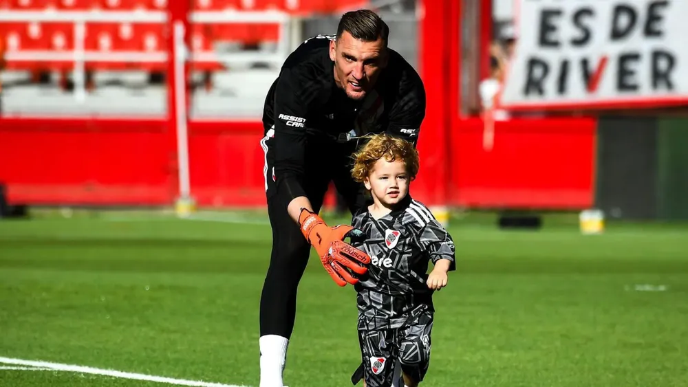Franco Armani junto hijo River Plate