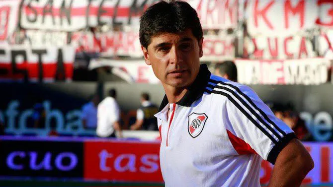 Gustavo Zapata dt interino River 2012 (Foto: River Plate)