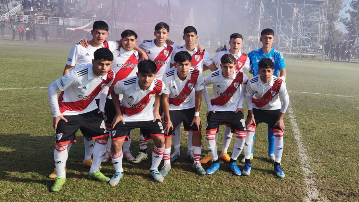 Formación Octava División Inferiores River (Foto: River Club)
