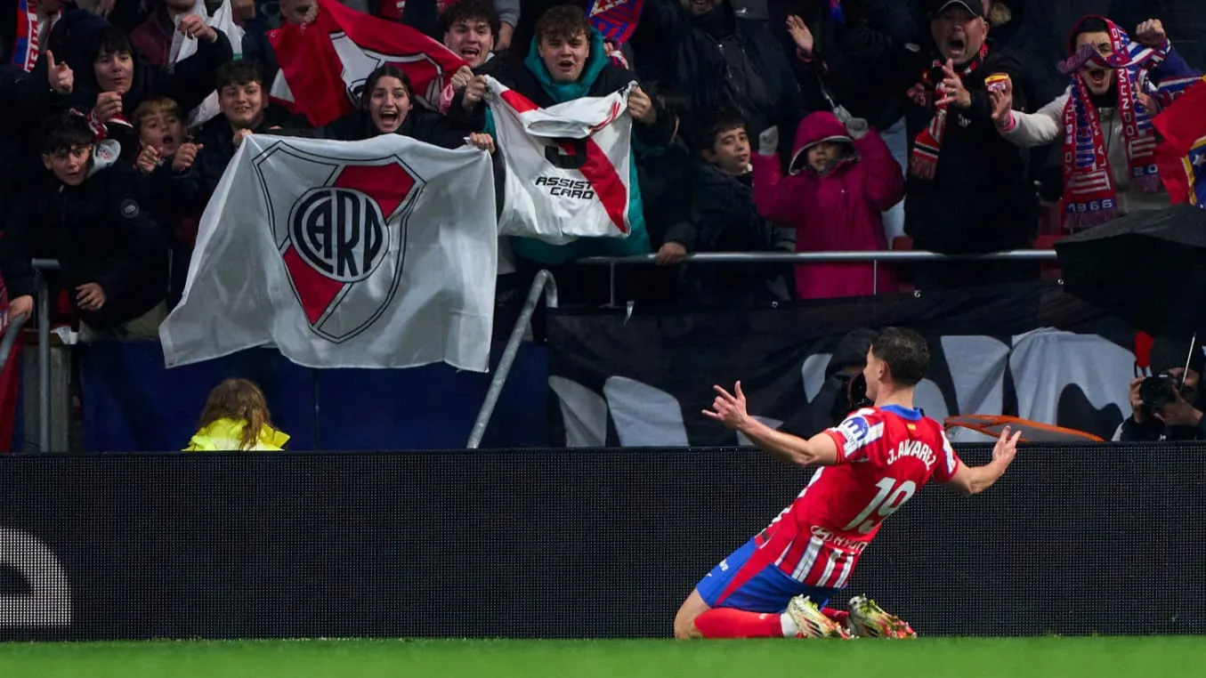 Julián Álvarez festejo hinchas River Atlético Madrid Araña (Foto: X)