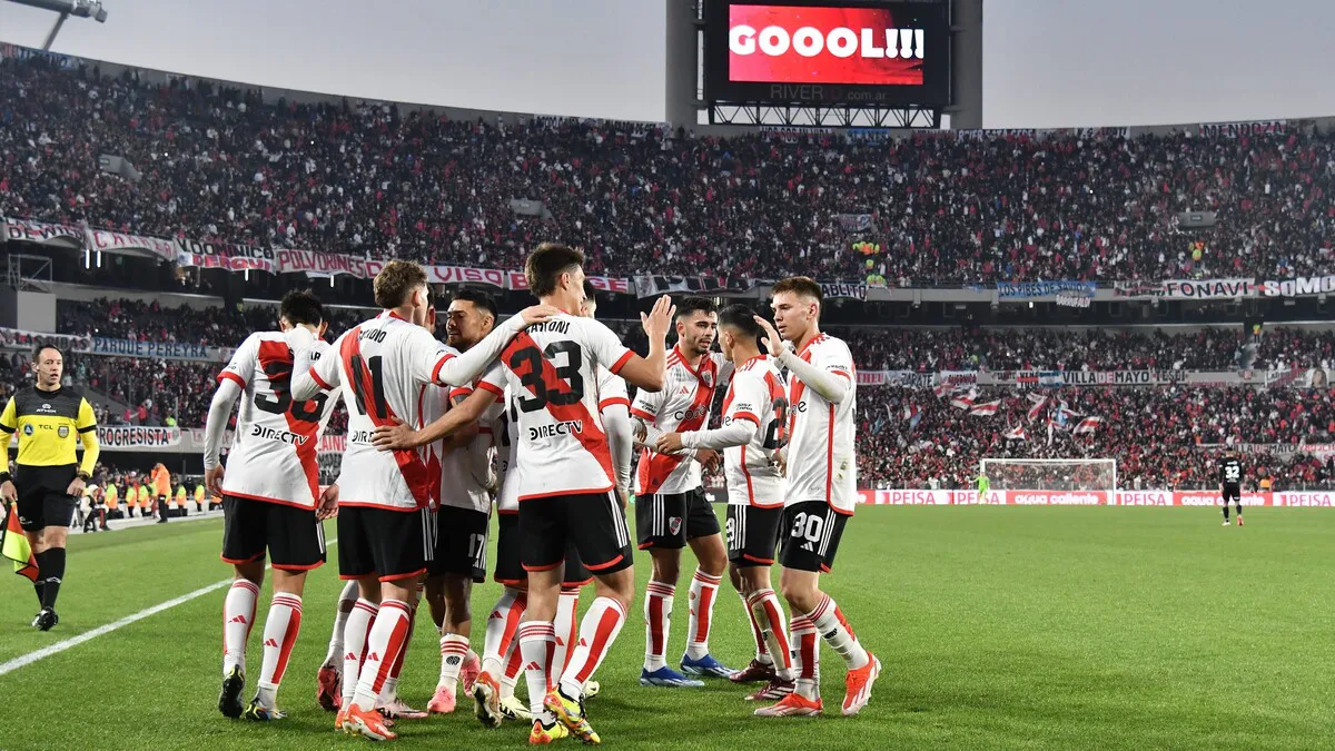 Festejo gol jugadores River amistoso Olimpia Monumental local (1)