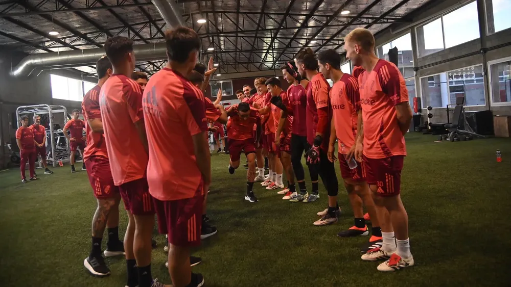 Equipo River entrenamiento bienvenida Castaño