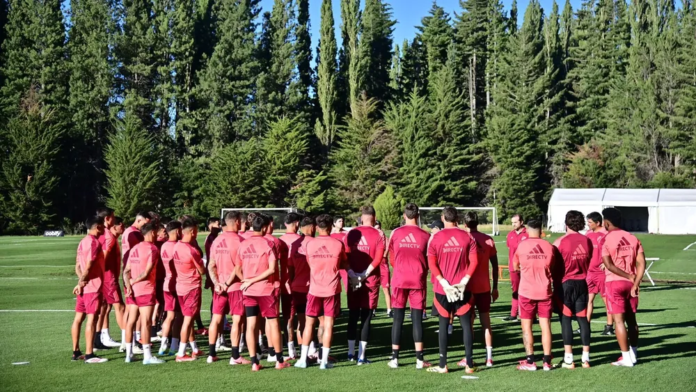 Plantel equipo River San Martín Los Andes pretemporada (Foto: River Plate)
