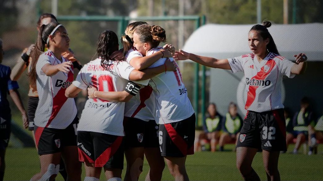 Fútbol Femenino River Plate equipo festejo gol abrazo