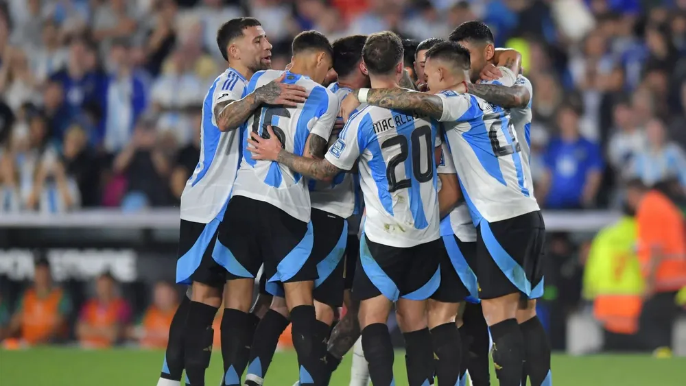 Equipo Selección Argentina abrazo festejo gol Monumental 