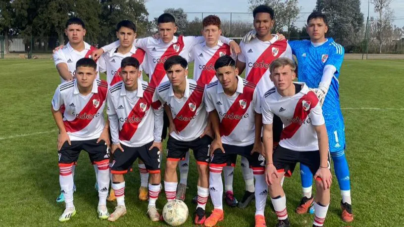 Formación Sexta División River Inferiores (Foto: River Club)
