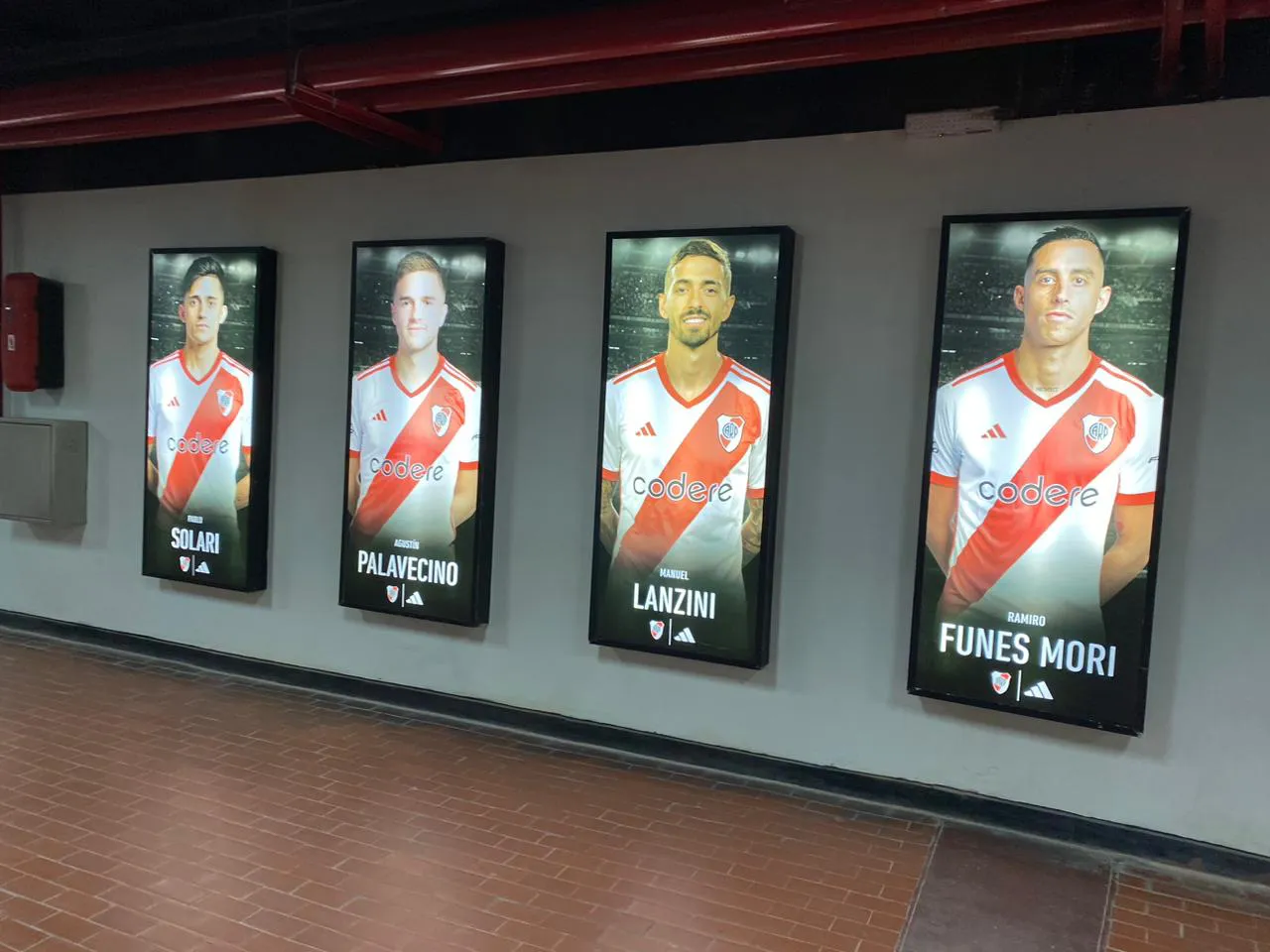 Nuevas gigantografías jugadores River estadio Monumental