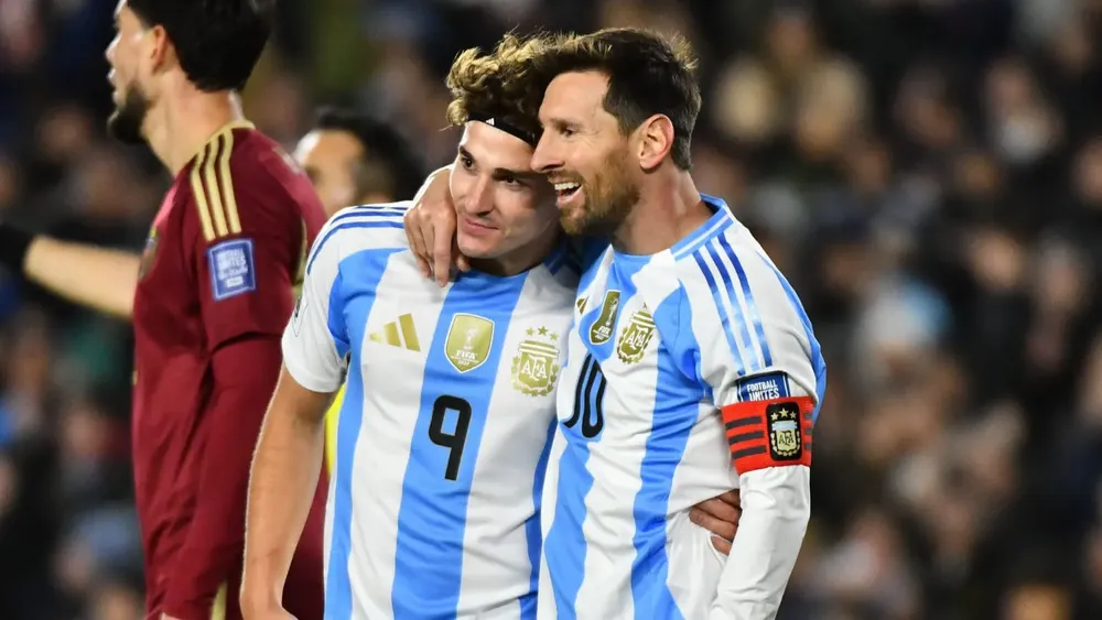 Julián Álvarez Messi festejo Selección Argentina
