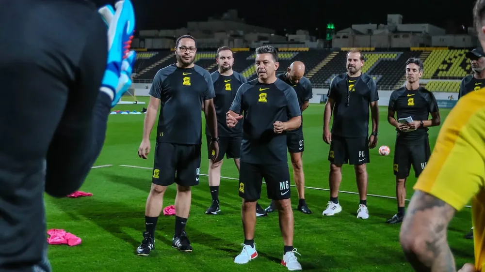 Quién es el ayudante árabe de Marcelo Gallardo en Al-Ittihad 