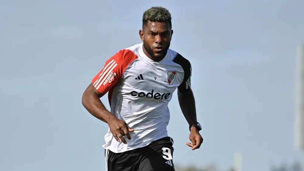 Miguel Borja entrenamiento pretemporada 2024 (Foto: River Plate)