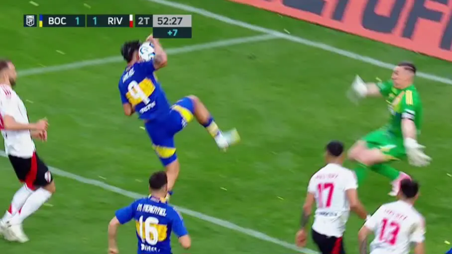 Audio VAR mano Milton Giménez Boca River gol anulado Superclásico